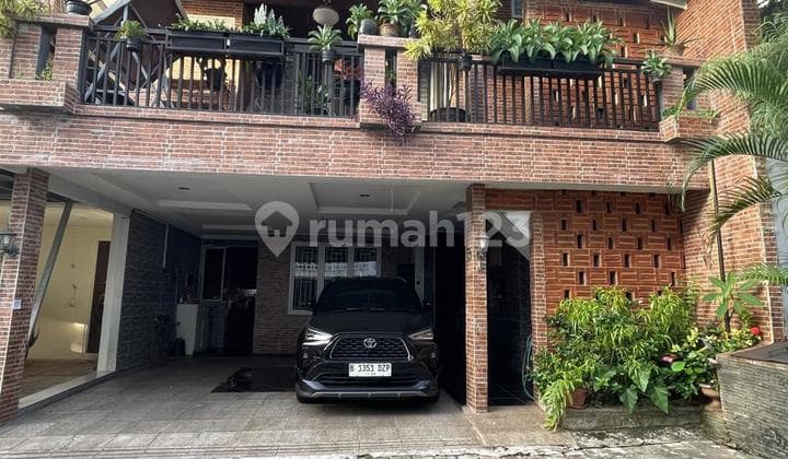 Rumah Lokasi Dekat MRT Ada Taman Belakang di Pondok Labu Jakarta