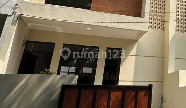 Rumah Dekat Tol Parigi Taman Belakang Luas Di Graha Raya Bintaro
