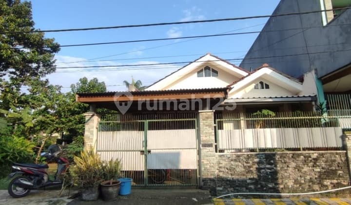 Rumah Jual Cepat Ada Taman Siap Huni bisa KPR di Graha Raya