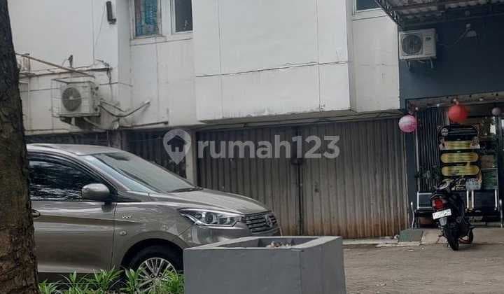 Disewakan Ruko 2,5 LT Lokasi Jalan Boulevard di Graha Raya