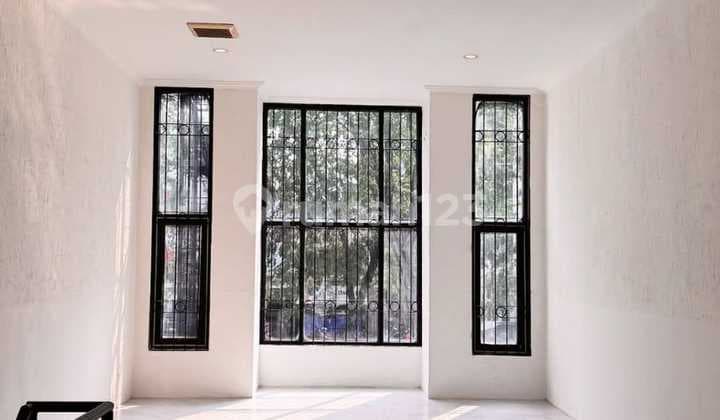 Rumah Bagus 2 Lt Semi furnished SHM Kelapa Gading, Jakarta Utara