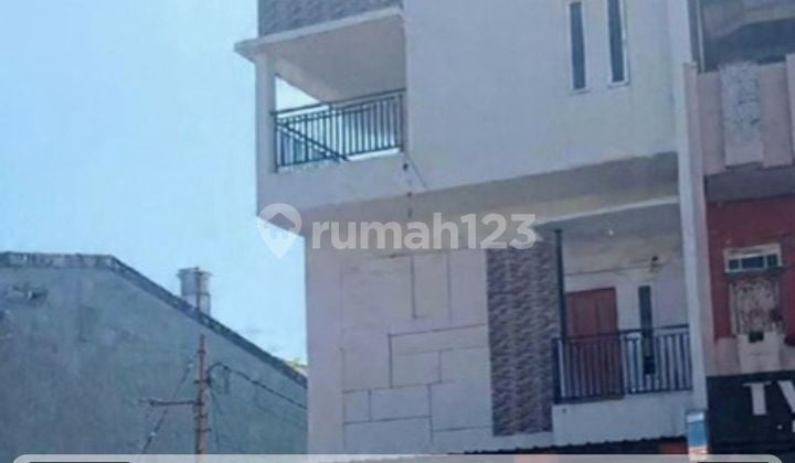 For Rent Ready-to-Use 3.5-Story Shop House in Strategic Yos Sudarso Location