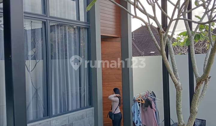 Rumah Megah 2 LT di Peguyangan Dekat Mall Living World Denpasar