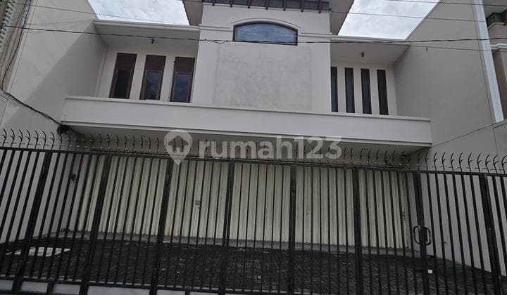 Rumah 2 Lantai Siap Huni dengan Desain Mewah dan Elegan