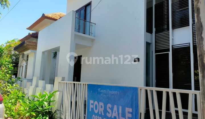 Rumah Modern Minimalis Kawasan Premium di Renon Tt