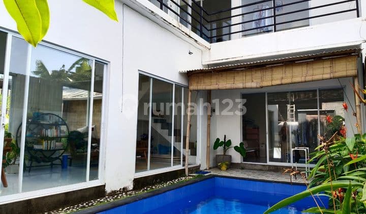 VILLA DI ULUWATU DEKAT PANTAI LINGKUNGAN VILLA