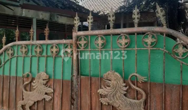 Land with Building House for Sale in South Nangka