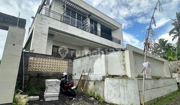 Vila Leasehold 5 Tahun 3 Kamar Finishing Custom Semi Furnitur