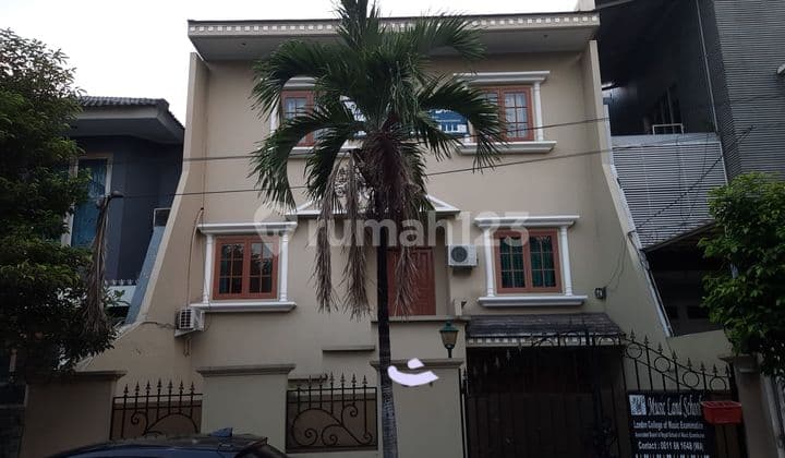 Jual rumah 3 lantai di puri indah jakarta barat