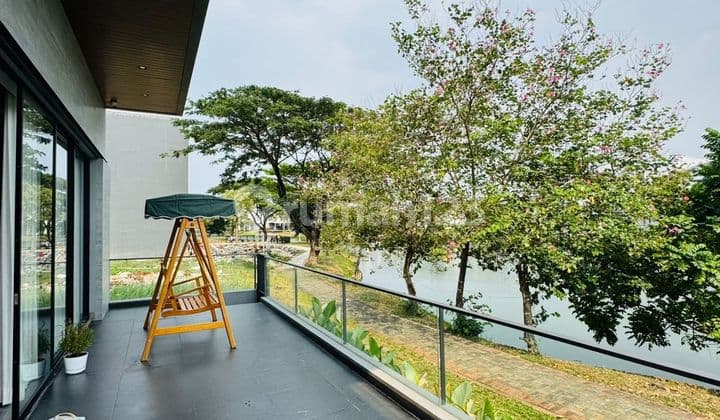 Rumah Mewah Full Furnish . View Danau. Di Cluster Eboni Green Lake City