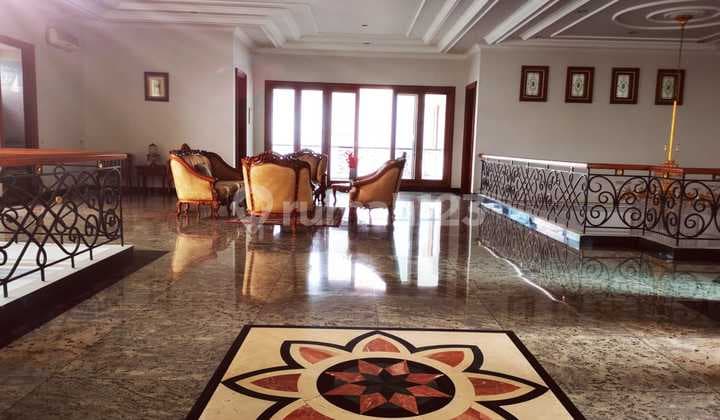 Rarely Available... House in Intercon.
Kebon Jeruk Garden
Front Block.
VERY EXCLUSIVE.
Kebon Jeruk Garden is Very Nice. RARE FIND. FLOOD-FREE. West Facing.