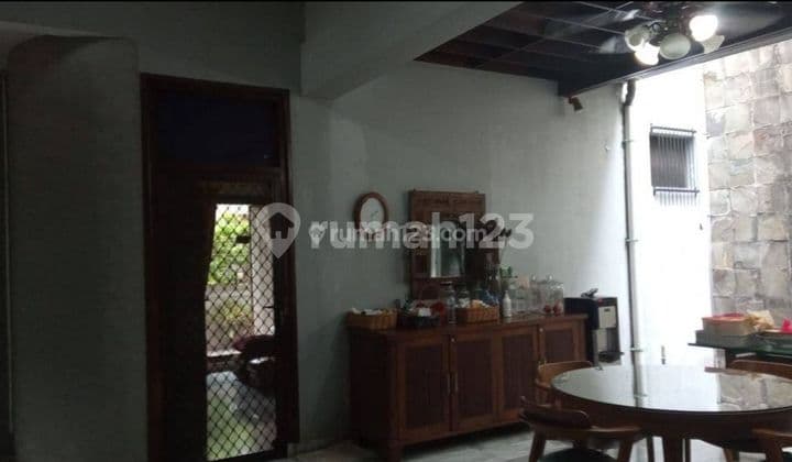 Rumah Hook di Intercon
Taman Kebon Jeruk
Jkt Brt. Hadap Utara Barat