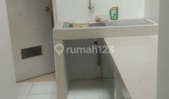 Rumah di Intercon
Taman Kebon Jeruk
Jakarta Barat. Hadap Utara