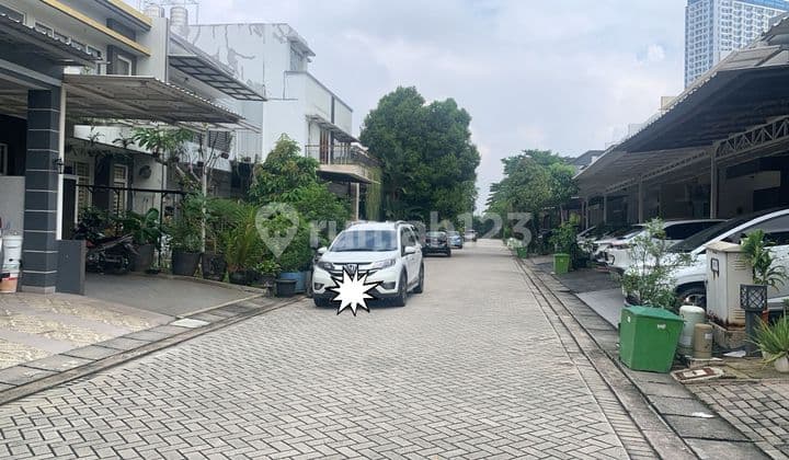 2½-Story House in Puri Mansion
West Jakarta. Nice, Neat, and Well-Maintained