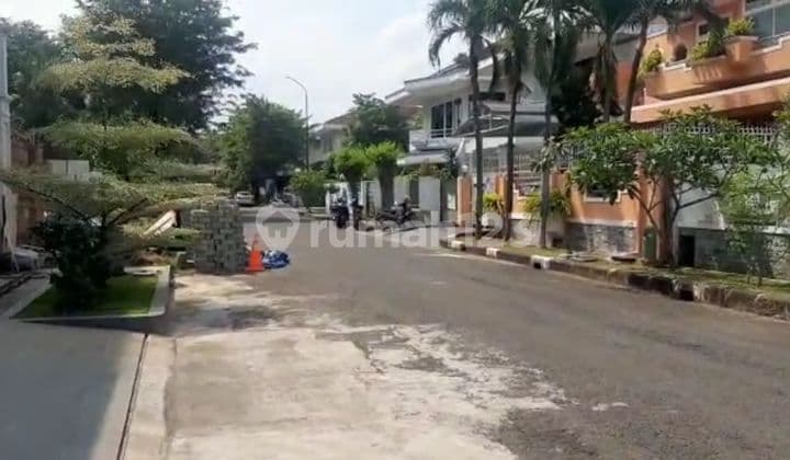 Rumah Dalam Cluster. Row Jalan Depan Rumah Bisa Lewat 4 Mobil. di Intercon
Taman Kebon Jeruk
Jkt Brt