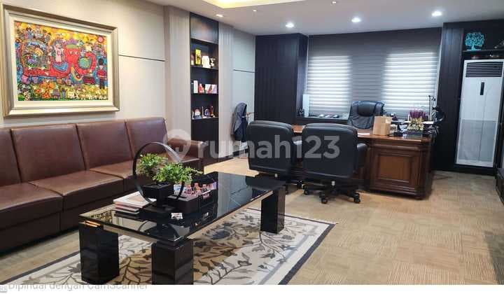Luxury Shop House Fully Renovated, Neat and Well-Maintained