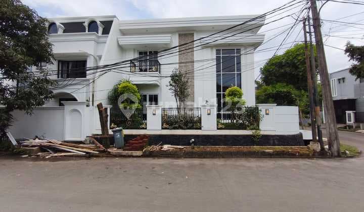 Modern Classic Hook Luxury House in Rajawali Sector 9 Bintaro Jaya
