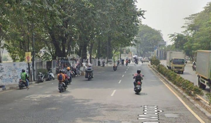 Daan Mogot Raya Lot. Highly Strategic Location. Suitable for Warehousing and Office Areas. Price Below Market Value. Only 5.1 Million per Square Meter.