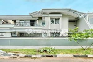 Rumah Sudah Renovasi di Intercon Taman Kebon Jeruk Jkt Brt. Bagus Rapih dan Terawat