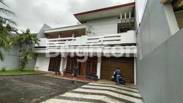 Luxury House & Spacious Land in the Center of Malang City