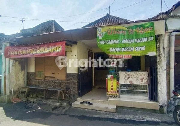 Affordable Strategic House in the Center of Malang City, Good for Building a Boarding House Affordable Strategic House in the Center of Malang City, Good for Building a Boarding House