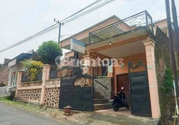 Rumah Pinggir Jalan Raya Area Pakis Dekat Dengan Exit Tol Singosari