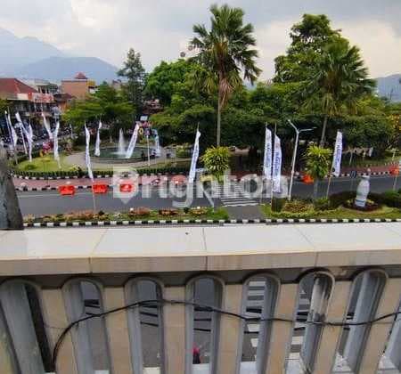 Ruko 3 Lantai Depan Alun-alun Kota Wisata Batu