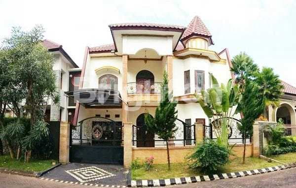 Luxury 2-Story House in Strategic Dieng Malang
