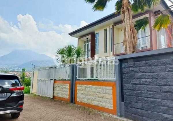 Rumah Mewah Full Furnished View Gunung Panderman Kota Batu
