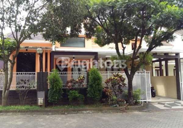 Rumah Keluarga Hook di Permata Jingga Dekat Suhat