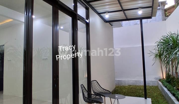 Rumah Mewah Spek Granit di Manyaran