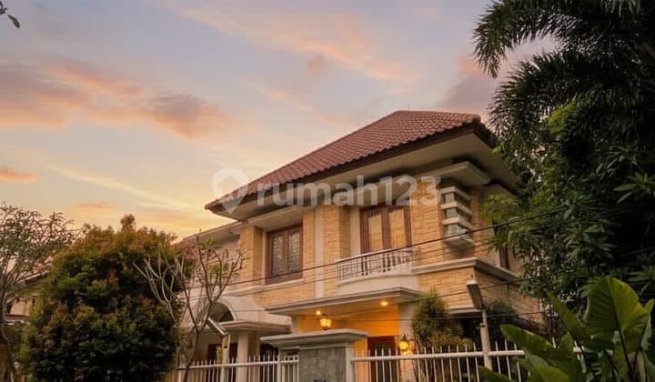 Rumah Mewah Premium dengan Kolam Renang di Kawasan Elit Bintaro