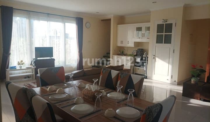 Super HOT! Rumah Townhouse Exclusive Super Strategis! 10 Menit Ke Stasiun MRT