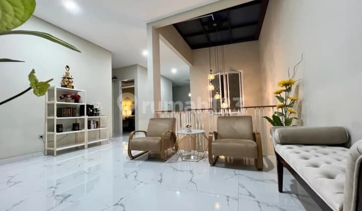 Rumah Hoek 2 Lantai Siap Huni Jadi Tempatmu Bercerita! Kota Baru Parahyangan