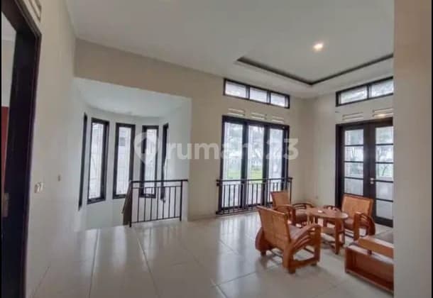 Full Furnished,siap Huni! Rumah Ini Pilihan Untuk Keluarga Besar! Kota Baru Parahyangan