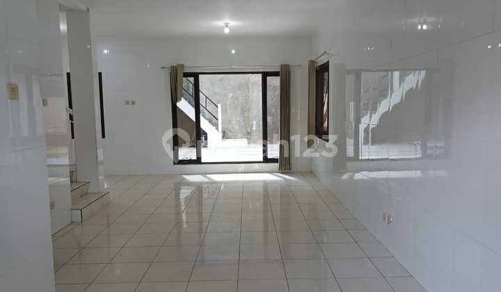 Rumah 2 Lantai Super Luas Siap Huni Harga Terbaik! Kota Baru Parahyangan