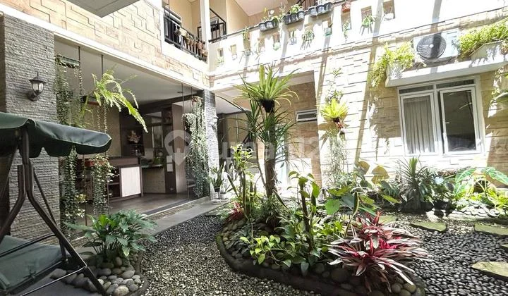 Luas,2 Lantai, Siap Huni Harga Terbaik! Rumah Kota Baru Parahyangan Mayang Sunda