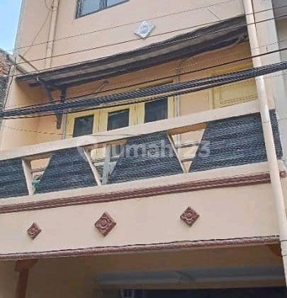 Disewakan Rumah Pusat Jakarta Dekat Jl. Raya