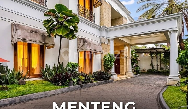 Menteng Rumah Mewah Posisi Depan Taman. Jalan Lebar