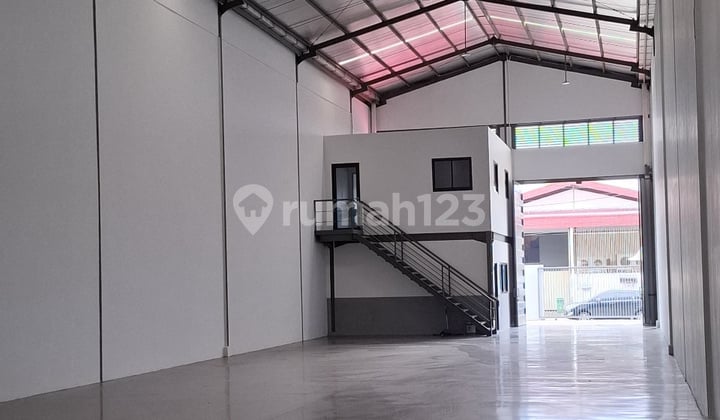 Warehouse Right in Front of the Royal Kosambi Toll Gate, No Illegal Fees, 120m2