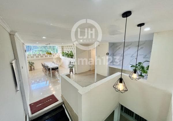 Dijual Rumah Kost + 3 Kios di Jl. Ridwan Rais Depok Jawa Barat