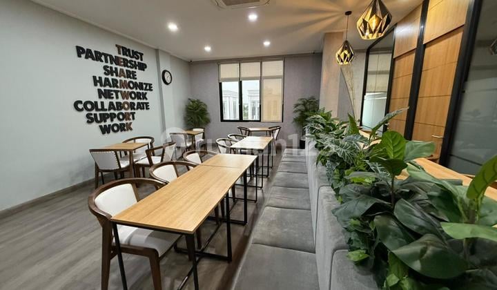 Jual Ruko Gandeng 4 Lantai Luas 135M2 Parkir Luas