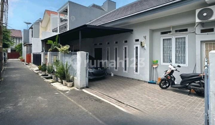 Unfurnished House in West Tebet, Tebet