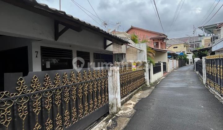 Unfurnished House Needs Renovation in Tebet Timur Dalam, Tebet