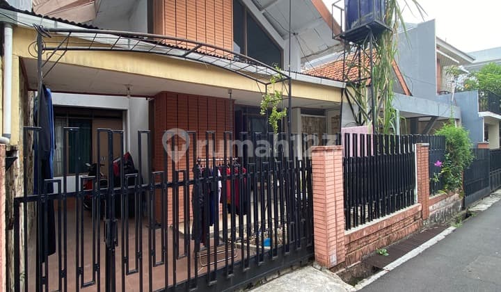 Old House Habitable in West Tebet
