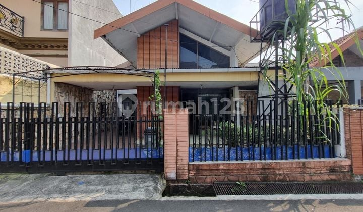 Rumah Lama Siap Huni di Tebet Barat