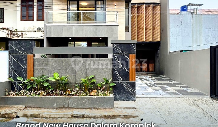 Nice House Inside a Complex in Tebet