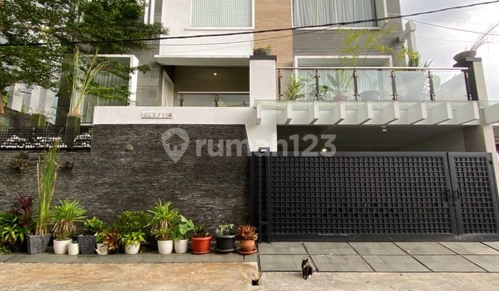 Rumah dengan Private Swimming Pool di Billymoon Jakarta Timur