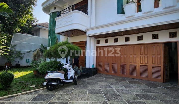 Rumah Mewah dn Kolam Renang di Pondok Kelapa Jakarta Timur