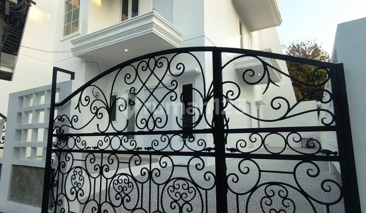 RUMAH BARU SIAP HUNI DALAM KOMPLEK di Duren Sawit,Jakarta Timur